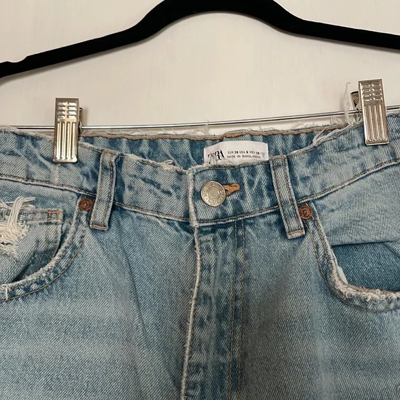 Zara ripped light wash jeans - Picture 4 of 6